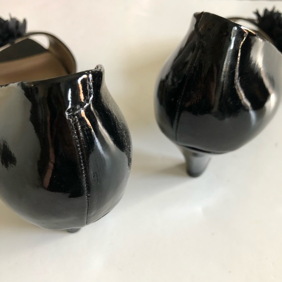 Bandolino Black Patent Leather with Flower Peep Toe Heel. Size 9.5 - Picture 6 of 9